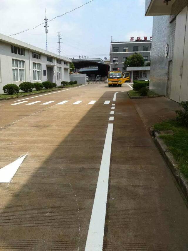 交通設(shè)施的的精品-道路劃線機(jī)